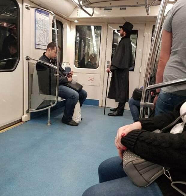 мужчина в цилиндре