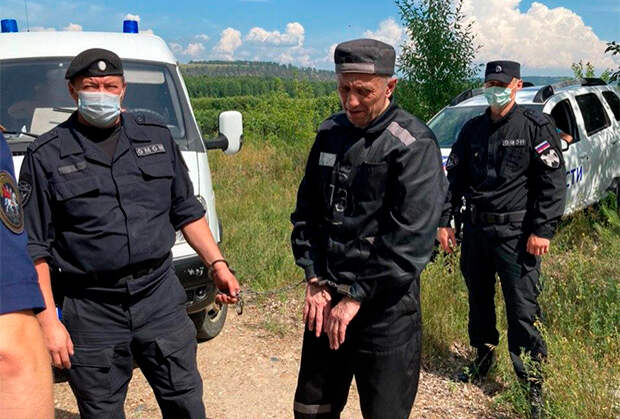 Попков на следственном эксперименте