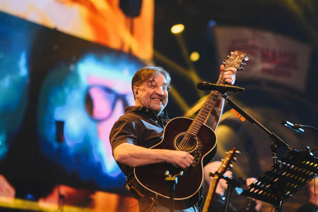 «Заплати, сколько хочешь»: Юрий Шевчук и «ДДТ» объяснили необычный эксперимент в Стамбуле