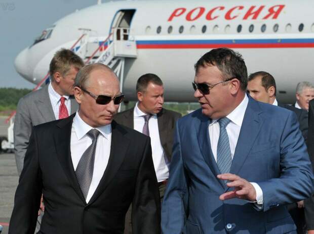 Владимир Путин и Анатолий Сердюков. Фото: inosmi.ru