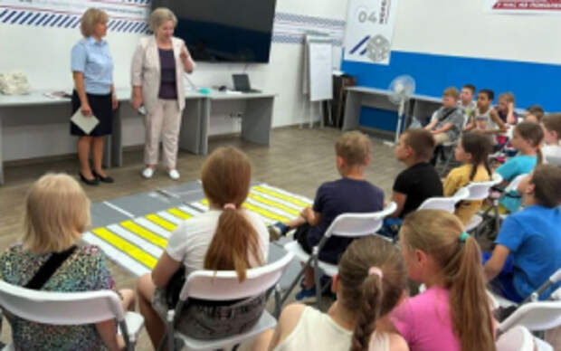 В Новгородской области с участием сенатора Российской Федерации прошли интерактивные встречи по обучению детей навыкам безопасного поведения на дорогах
