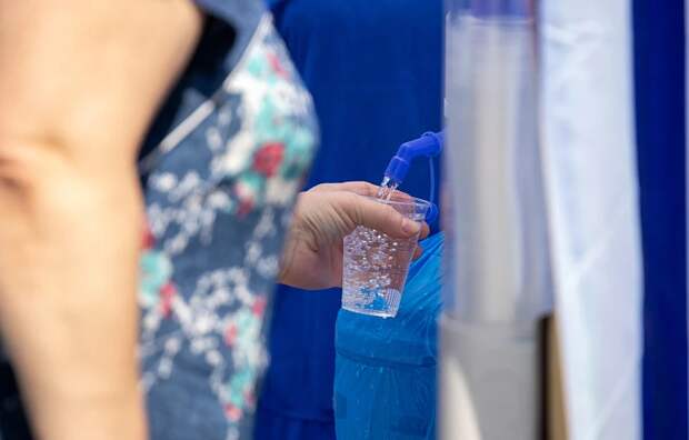 В Туле из-за жары продолжается раздача бесплатной питьевой воды