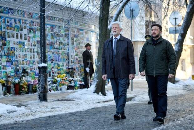 Зеленский потребовал у Запада ракеты для систем ПВО