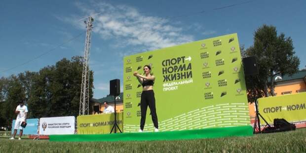Спорт – норма жизни: фигуристка Евгения Медведева провела зарядку у Минспорта