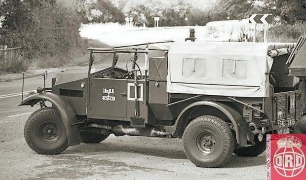 А это более поздний Morris-Commercial PU Mk II. Размер шин – 9.00– 13. Как видите, колпаки уже отсутствуют...