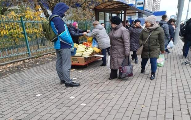 Нелегальные торговцы из Лианозова выплатят более 200 тысяч рублей штрафов по итогам 2019 года Фото: управа района Лианозово Нелегальные торговцы из Лианозова выплатят более 200 тысяч рублей штрафов по итогам 2019 года Фото: управа района Лианозово