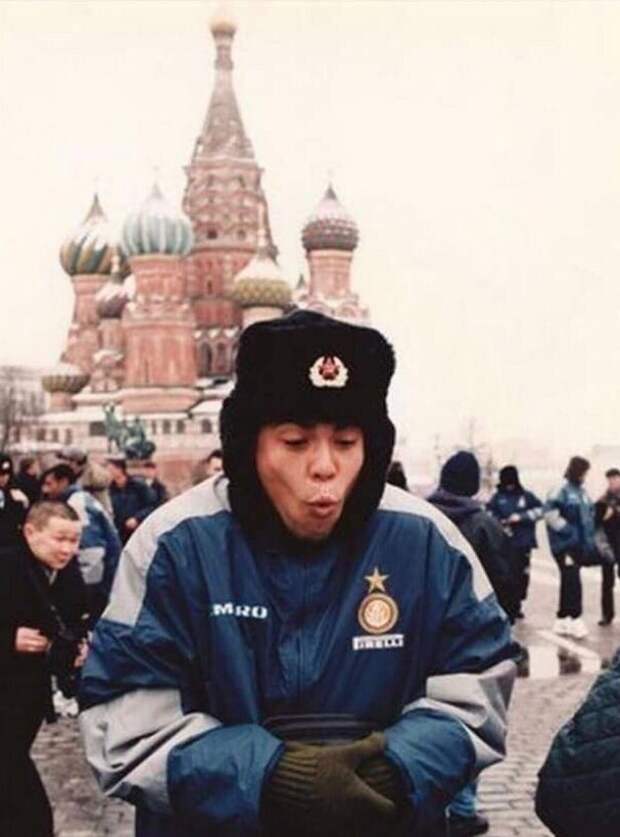 Бразилец Роналдо на Красной площади. 1998 год Бразилец Роналдо на Красной площади. 1998 год