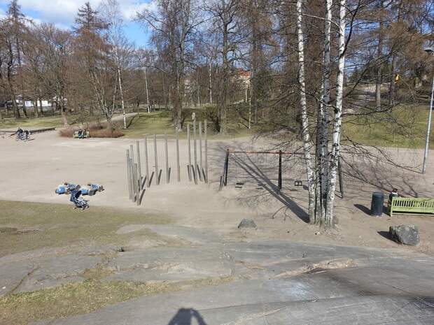 Обычная необычная детская площадка в Хельсинки