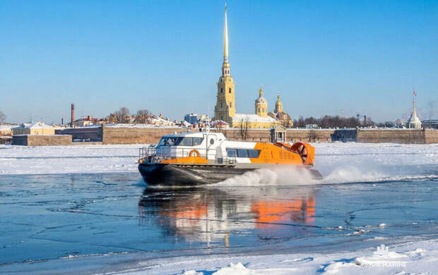 Почти 4 тыс. пассажиров перевезли за время зимней навигации в Петербурге