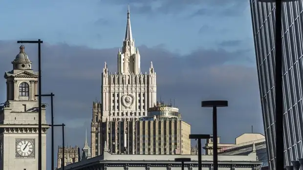 В МИД России назвали позорным вердикт суда в Великобритании об экстрадиции Ассанжа