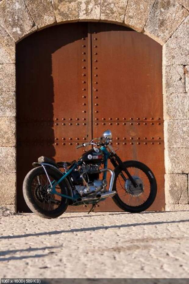Кастом El Solitario MC Triumph T120R