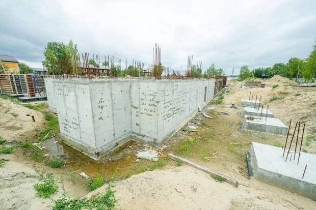 Силовики задержали подрядчика, провалившего стройку больницы в ХМАО