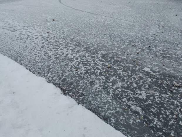 14-летний мальчик провалился под лед на озере в Приморье и погиб