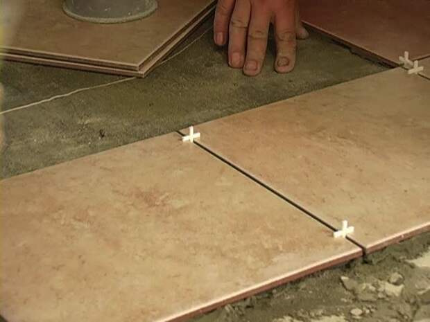 Укладка керамической плитки на пол