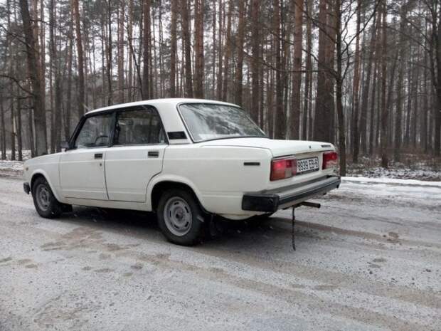 Интересный экземпляр - ВАЗ-2105 с "автоматом". Машина 1986 года выпуска с пробегом 115 тысяч километров продается за 3250 рублей, или 1540 долларов. авто, автомобили, акпп, ваз, ваз 2105, жигули, лада, продажа авто