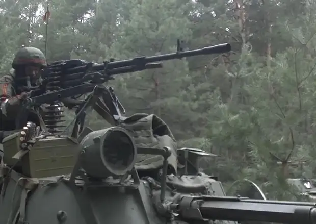 Российские десантники обеспечивают безопасность передвижения воинских колонн и жителей Киевской области по дорогам общего пользования