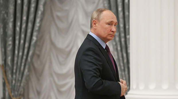 Путин запретил проводить валютные операции по займам в пользу нерезидентов с 1 марта