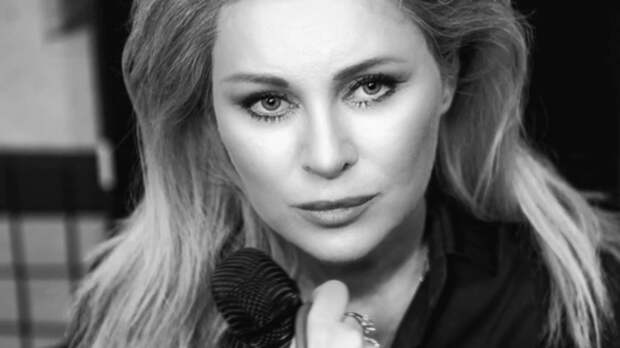 "В коробке жить будешь". Вику Цыганову мошенники обманули сразу после регистрации в Max