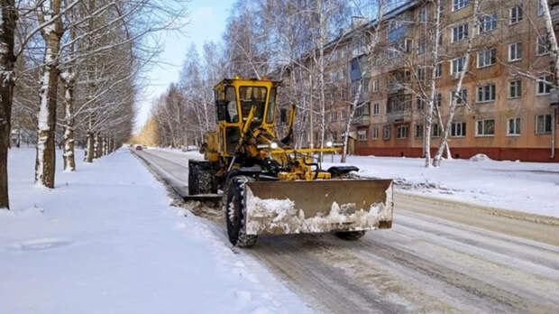 Власти Барнаула рассказали, сколько тысяч тонн смеси потратили на борьбу с гололедом