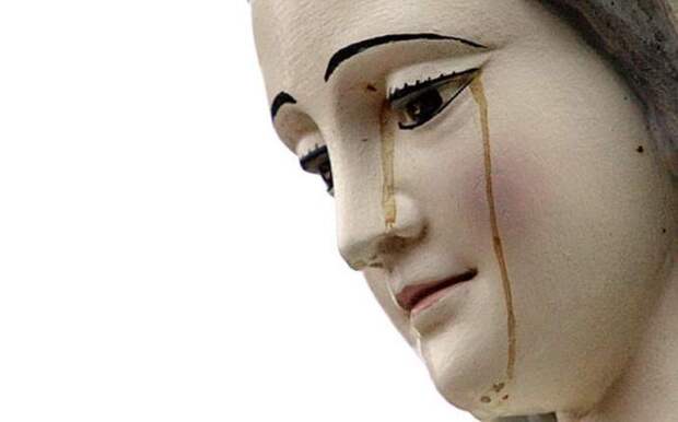 Статуя Богородицы заплакала кровью в Аргентине