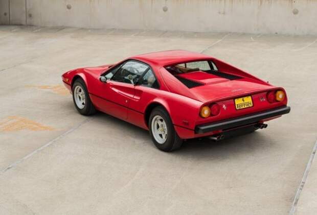 Ferrari 308 GTB Vetroresina с двигателем V8