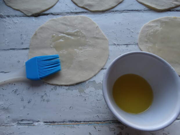 Необычные лепешки из Индии. Пряный вкус, красивый вид, мягкое и пышное тесто. Моим сколько не нажарь съедают все, и мало