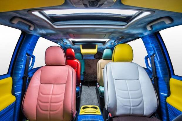 Toyota представила «Спанчмобиль» на базе Sienna Toyota представила «Спанчмобиль» на базе Sienna