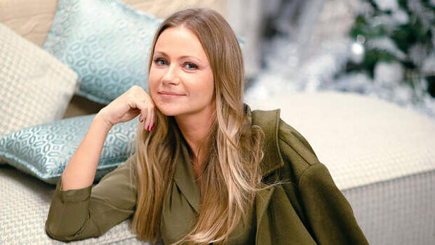 Одно лицо с дедушкой: Мария Миронова показала сына, которого родила в 46 лет