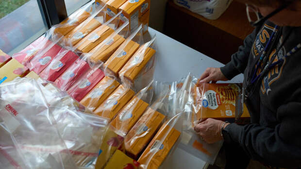 Вэнс: более 180 тысяч умерших американцев получают талоны на продукты