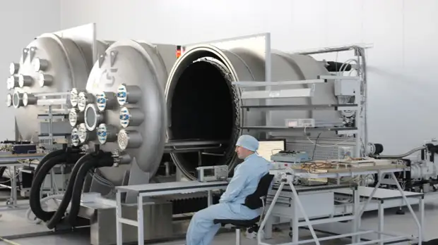 Фактор полного цикла: как Россия налаживает производство новейших спутников