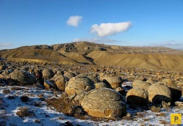 Загадочные каменные шары в Казахстане (9 фото)