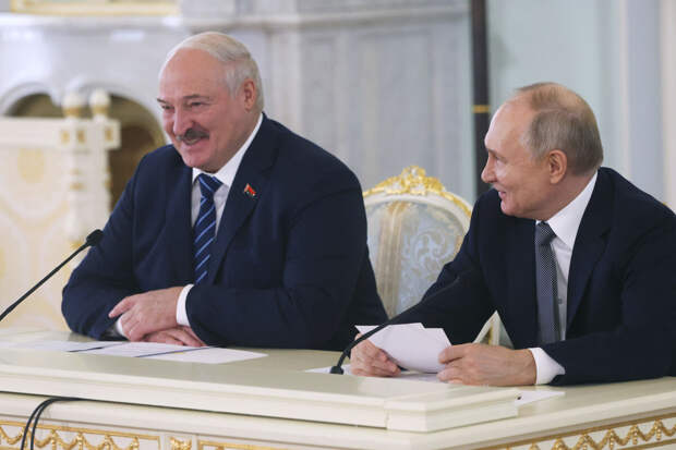 Глава Белоруссии Лукашенко заявил, что вечно спорит с Путиным из-за погоды