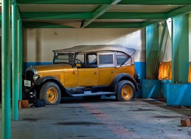 Заброшенный автомобильный музей в Японии заброшенные автомобили, музей, ретро авто, япония