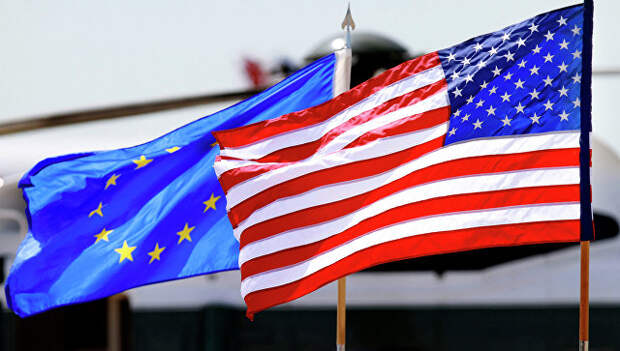 Флаги ЕС и США. Архивное фото.
