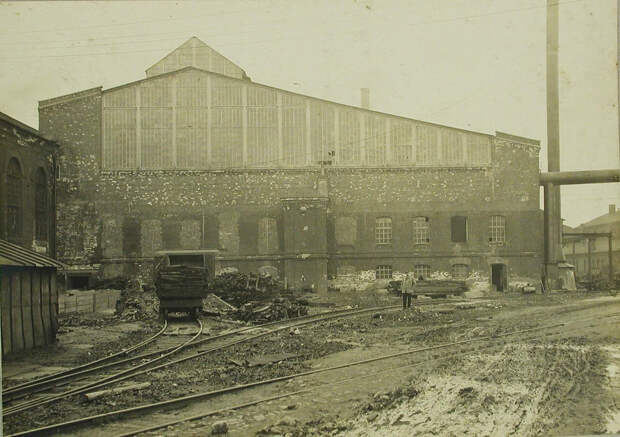 25. Общий вид здания одного из цехов завода. 8 апреля 1910