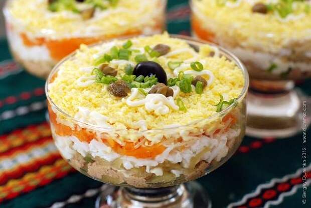 Салат из печени трески (слоеный)