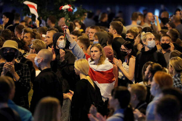 Протестующие отбили Пушкинскую площадь в Минске