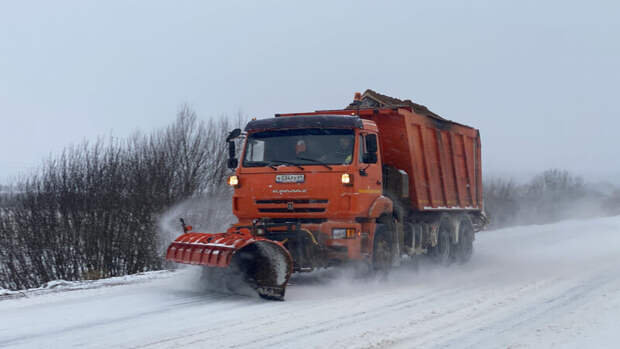 Дороги Тверской области расчищают больше 300 единиц специализированной техники