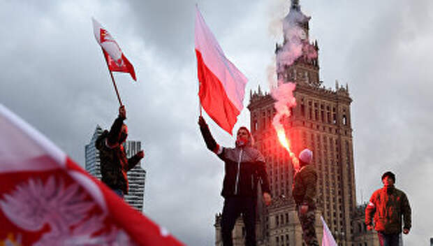 Участники демонстрации в честь Дня независимости в Варшаве, Польша. Архивное фото
