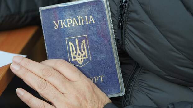 Украинцам с двойным гражданством запретили выезд из страны