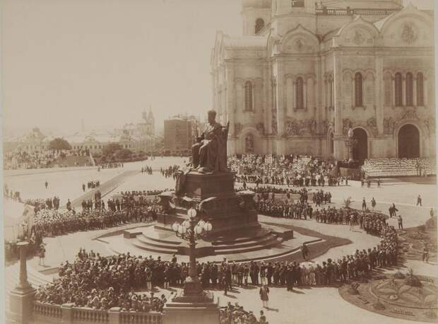 1912. Открытие памятника императору Александру III в Москве1.jpg