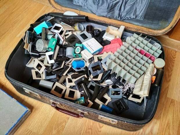 Пользователь  под ником PageD0WN купил на барахолке чемодан с плёнками и слайдами барахолка, в мире, геолог, клад, люди, ностальгия, фото, чемодан