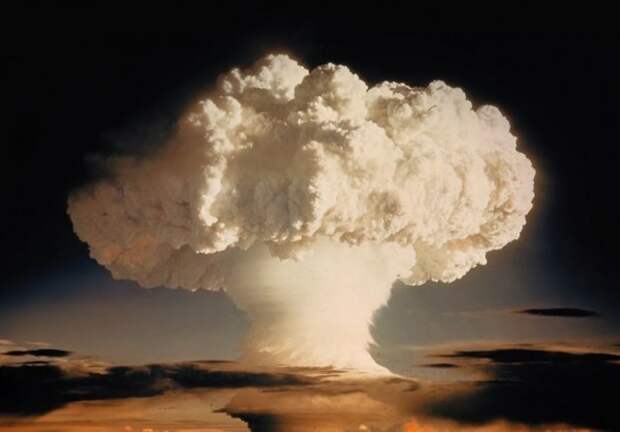 Ivy Mike — первое в мире испытание термоядерного взрывного устройства (10,4 мегатонны) на атолле Эниветок. Подрыв осуществили 1 ноября 1952 года. история, люди, мир, фото