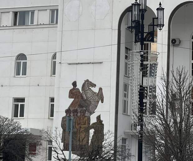 В Дагестане с фасада Дома Правительства исчезли высшие советские госнаграды