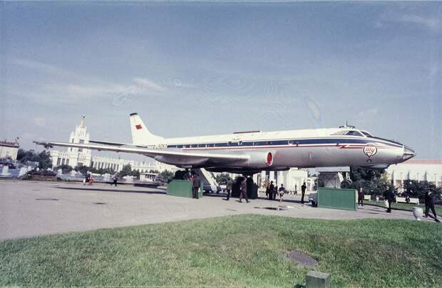 Ту-124Б СССР-45052 в 1966 году установлен, как экспонат, на ВДНХ в Москве, где он простоял до 1973 года.