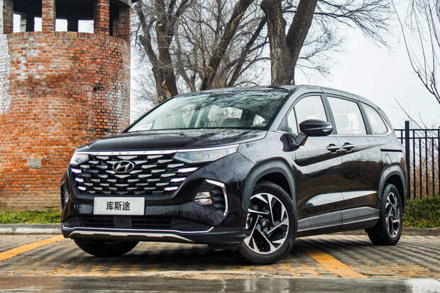 "РГ": в России поступил в продажу первый минивэн Hyundai Custin