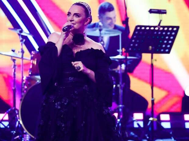 Экс-муж Ваенги опроверг слухи о прекращении певицей концертной деятельности