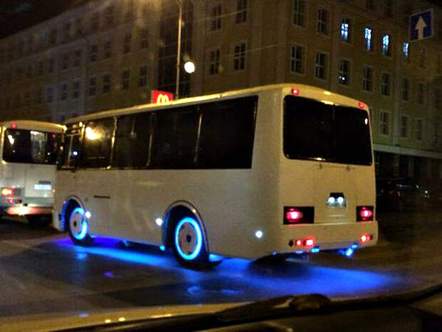 Мистическое свечение автобуса. Мистическое свечение автобуса.
