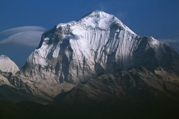 Дхаулагири (Dhaulagiri, 8167 м) - седьмая по высоте вершина мира. 