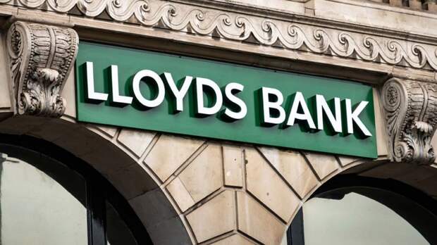 СМИ: крупный британский банк подключил ИИ-бота к совету директоров